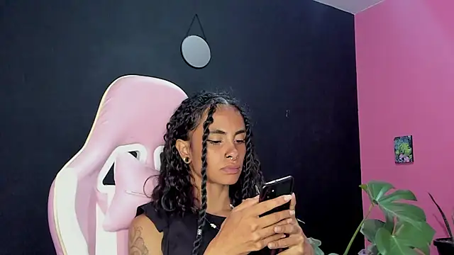 Snapshot of Juanadearco5 chatting on 01/29/25, 12:12 Juanadearco5 online show from 01/29/25, 12:12