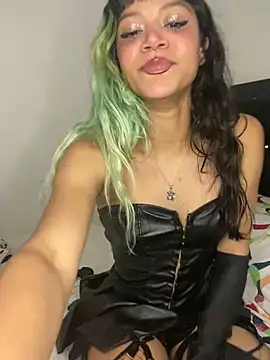 Snapshot of Charlotte_Martinez chatting on 03/13/25, 03:22 Charlotte Martinez online show from 03/13/25, 03:22