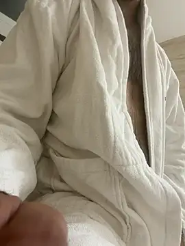 Snapshot of hotisraeli chatting on 11/08/25, 07:23 hotisraeli online show from 11/08/25, 07:23