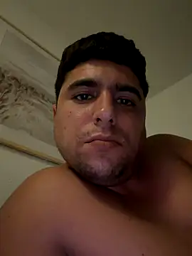 Snapshot of elwhite1996 chatting on 10/28/25, 06:28 elwhite1996 online show from 10/28/25, 06:28