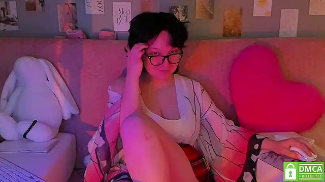 Snapshot of dreamgirllovee chatting on 03/02/25, 04:07 dreamgirllovee online show from 03/02/25, 04:07