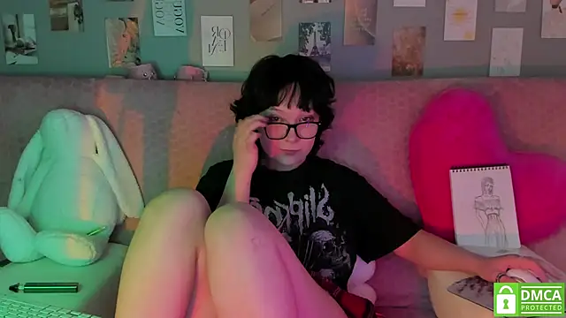 Snapshot of dreamgirllovee chatting on 03/05/25, 06:01 dreamgirllovee online show from 03/05/25, 06:01