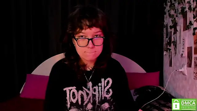 Snapshot of dreamgirllovee chatting on 10/12/25, 09:03 dreamgirllovee online show from 10/12/25, 09:03