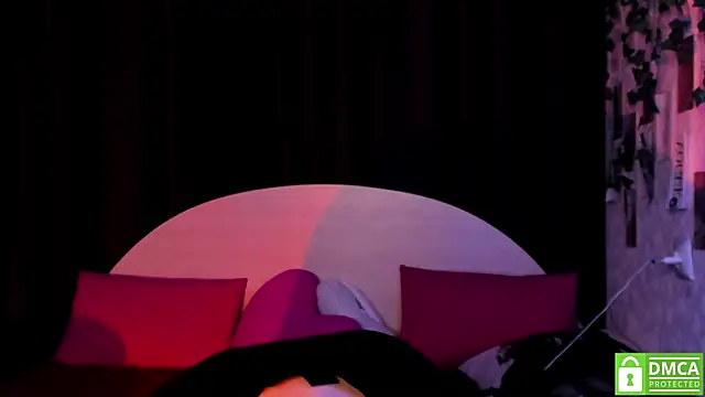 Snapshot of dreamgirllovee chatting on 10/13/25, 09:04 dreamgirllovee online show from 10/13/25, 09:04