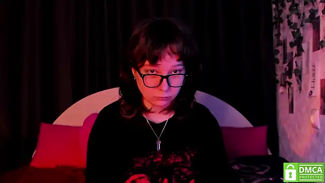 Snapshot of dreamgirllovee chatting on 10/15/25, 09:15 dreamgirllovee online show from 10/15/25, 09:15