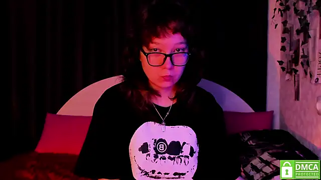 Snapshot of dreamgirllovee chatting on 10/17/25, 10:23 dreamgirllovee online show from 10/17/25, 10:23