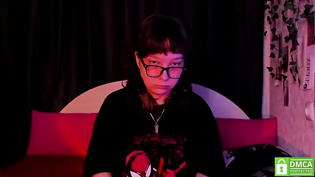 Snapshot of dreamgirllovee chatting on 10/19/25, 01:50 dreamgirllovee online show from 10/19/25, 01:50