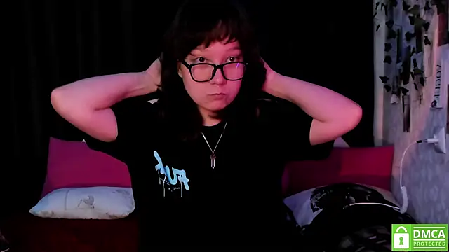 Snapshot of dreamgirllovee chatting on 10/20/25, 09:04 dreamgirllovee online show from 10/20/25, 09:04