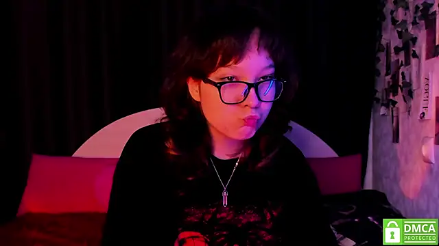 Snapshot of dreamgirllovee chatting on 10/22/25, 10:09 dreamgirllovee online show from 10/22/25, 10:09