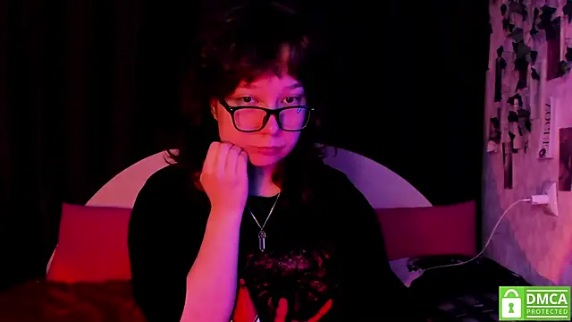 Snapshot of dreamgirllovee chatting on 10/24/25, 10:06 dreamgirllovee online show from 10/24/25, 10:06