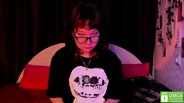 Snapshot of dreamgirllovee chatting on 10/27/25, 02:04 dreamgirllovee online show from 10/27/25, 02:04