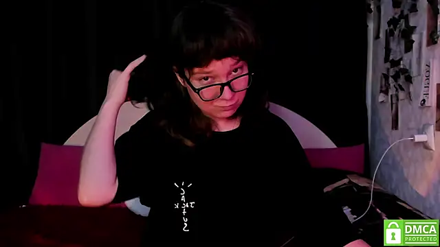 Snapshot of dreamgirllovee chatting on 11/01/25, 01:29 dreamgirllovee online show from 11/01/25, 01:29