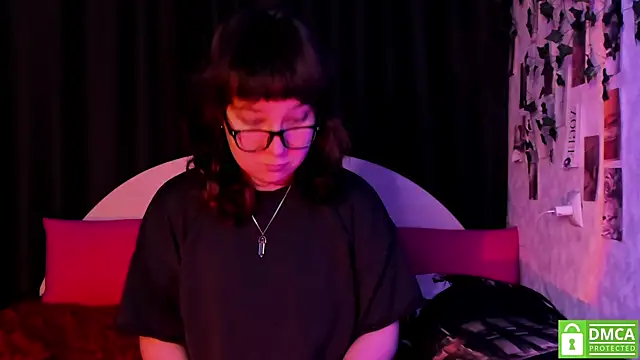 Snapshot of dreamgirllovee chatting on 11/06/25, 11:48 dreamgirllovee online show from 11/06/25, 11:48