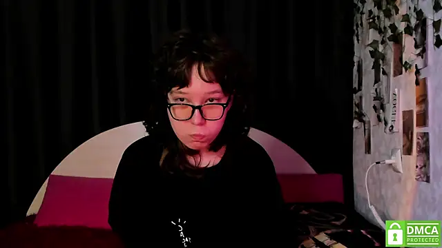 Snapshot of dreamgirllovee chatting on 11/10/25, 01:59 dreamgirllovee online show from 11/10/25, 01:59