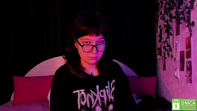 Snapshot of dreamgirllovee chatting on 11/10/25, 10:42 dreamgirllovee online show from 11/10/25, 10:42