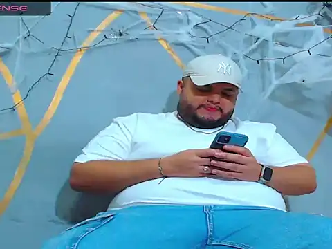 Snapshot of damian_chubby chatting on 10/24/25, 12:52 damian chubby online show from 10/24/25, 12:52