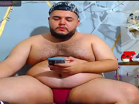 Snapshot of damian_chubby chatting on 10/31/25, 12:44 damian chubby online show from 10/31/25, 12:44