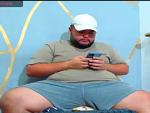 Snapshot of damian_chubby chatting on 11/11/25, 03:28 damian chubby online show from 11/11/25, 03:28