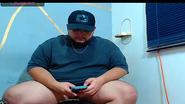 Snapshot of damian_chubby chatting on 11/18/25, 12:05 damian chubby online show from 11/18/25, 12:05