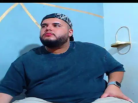 Snapshot of damian_chubby chatting on 11/22/25, 08:24 damian chubby online show from 11/22/25, 08:24