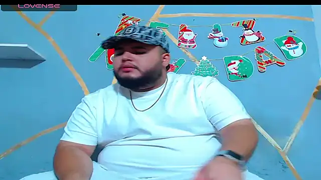 Snapshot of damian_chubby chatting on 11/26/25, 02:23 damian chubby online show from 11/26/25, 02:23