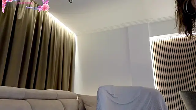 Snapshot of ReyaSophia chatting on 09/12/25, 08:42 ReyaSophia online show from 09/12/25, 08:42