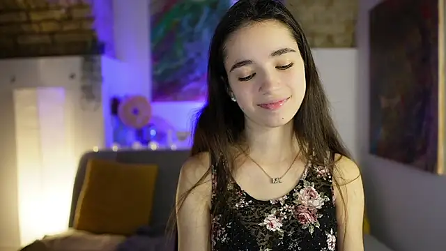 Snapshot of Gia_Paige18 chatting on 12/17/24, 12:43 Gia Paige18 online show from 12/17/24, 12:43