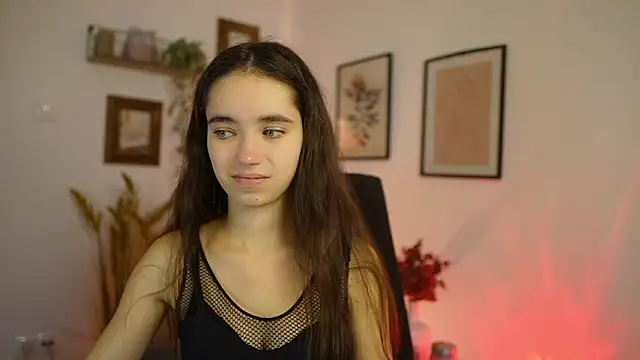 Snapshot of Gia_Paige18 chatting on 10/10/25, 08:57 Gia Paige18 online show from 10/10/25, 08:57