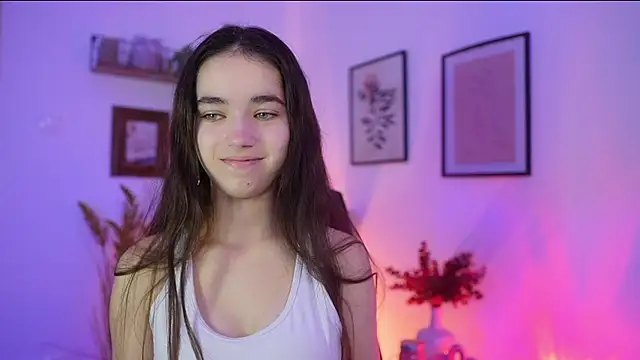 Snapshot of Gia_Paige18 chatting on 10/21/25, 08:15 Gia Paige18 online show from 10/21/25, 08:15