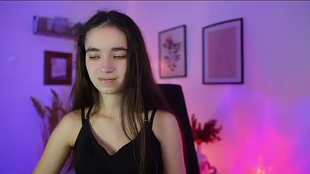 Snapshot of Gia_Paige18 chatting on 10/26/25, 02:12 Gia Paige18 online show from 10/26/25, 02:12