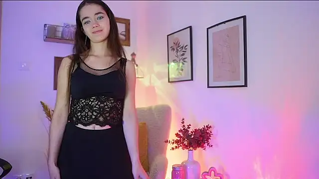 Snapshot of Gia_Paige18 chatting on 10/31/25, 09:10 Gia Paige18 online show from 10/31/25, 09:10