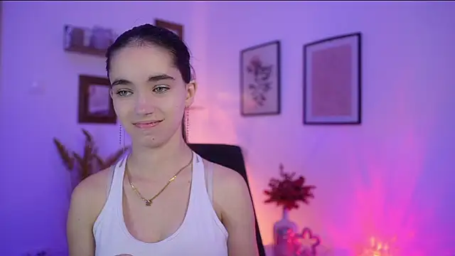 Snapshot of Gia_Paige18 chatting on 11/04/25, 02:05 Gia Paige18 online show from 11/04/25, 02:05