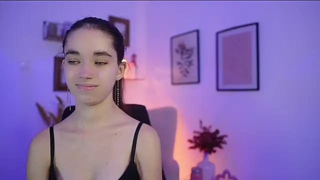 Snapshot of Gia_Paige18 chatting on 11/13/25, 03:33 Gia Paige18 online show from 11/13/25, 03:33