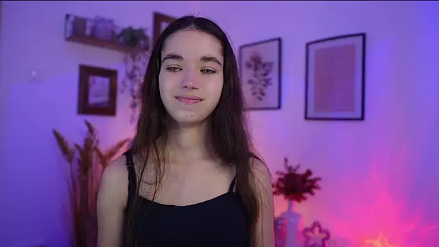 Snapshot of Gia_Paige18 chatting on 11/14/25, 02:05 Gia Paige18 online show from 11/14/25, 02:05