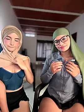 lalilamassu1 online show from 10/29/25, 09:27