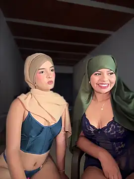 lalilamassu1 online show from 11/15/25, 10:26