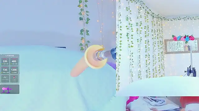 Tiffanny Love  online show from 11/10/25, 09:08