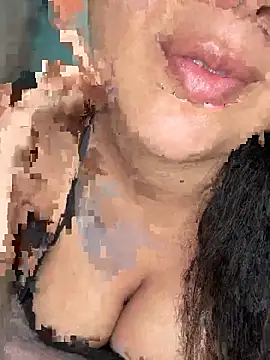 Snapshot of laurasexy22 chatting on 09/24/25, 04:05 laurasexy22 online show from 09/24/25, 04:05