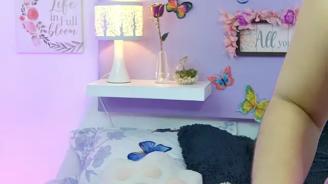 Snapshot of ChloeRem chatting on 10/23/25, 12:10 ChloeRem online show from 10/23/25, 12:10