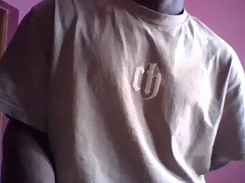 Snapshot of Tonedom chatting on 10/08/25, 12:36 Tonedom online show from 10/08/25, 12:36