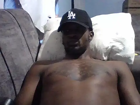 Snapshot of Tonedom chatting on 10/14/25, 09:48 Tonedom online show from 10/14/25, 09:48