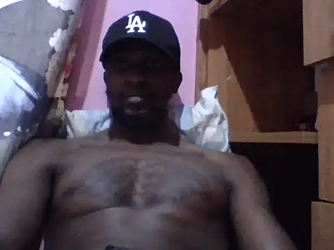 Snapshot of Tonedom chatting on 10/17/25, 10:12 Tonedom online show from 10/17/25, 10:12