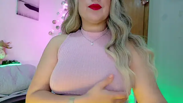 Snapshot of GatitaXD27 chatting on 12/14/24, 10:45 GatitaXD27 online show from 12/14/24, 10:45