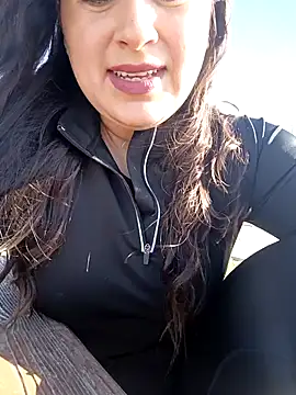 Snapshot of GatitaXD27 chatting on 02/03/25, 12:57 GatitaXD27 online show from 02/03/25, 12:57