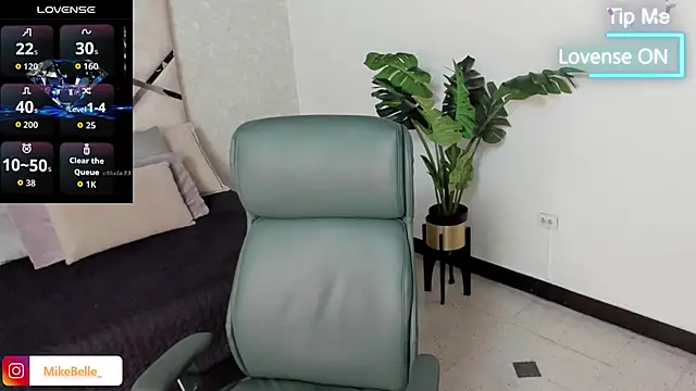 Snapshot of mike_belle chatting on 10/11/25, 07:56 mike belle online show from 10/11/25, 07:56