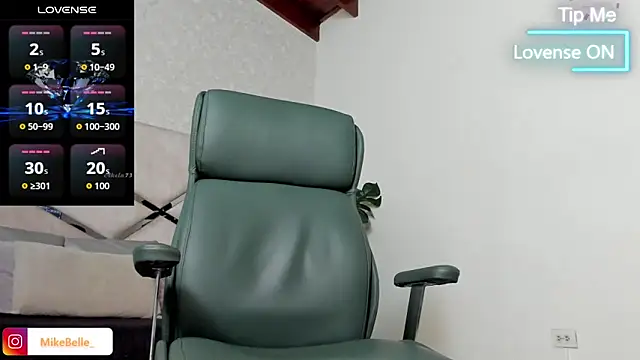 Snapshot of mike_belle chatting on 10/26/25, 10:36 mike belle online show from 10/26/25, 10:36