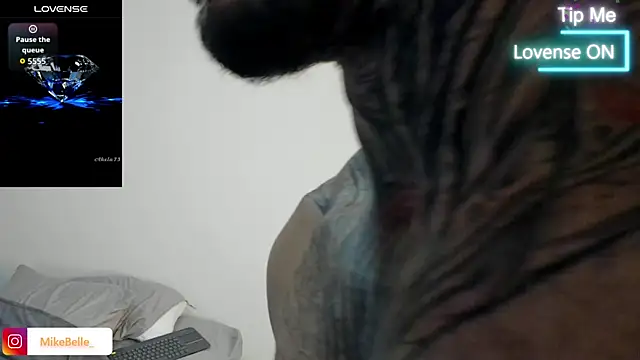 Snapshot of mike_belle chatting on 11/14/25, 11:35 mike belle online show from 11/14/25, 11:35