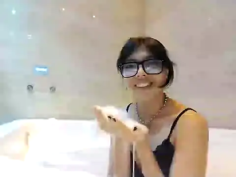 Snapshot of chinanochina chatting on 12/09/24, 05:18 chinanochina online show from 12/09/24, 05:18