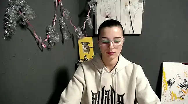 Snapshot of lady_olivia_ chatting on 12/19/24, 08:23 lady olivia online show from 12/19/24, 08:23