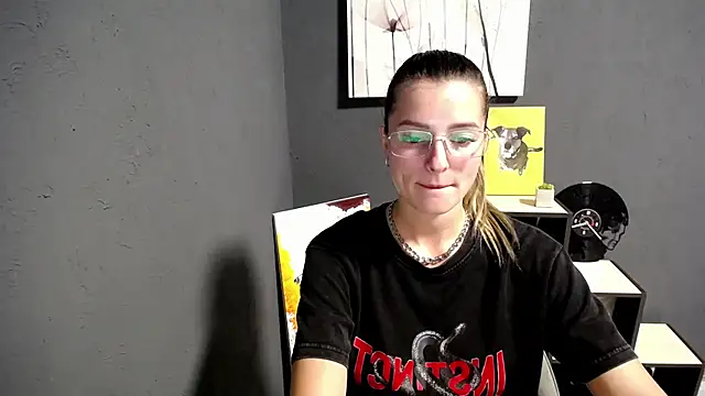 Snapshot of lady_olivia_ chatting on 09/22/25, 04:09 lady olivia online show from 09/22/25, 04:09